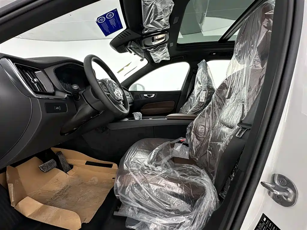 Volvo XC60 2024 B5 four-wheel drive Zhiyi Luxury Edition купить на сайте DeffCars