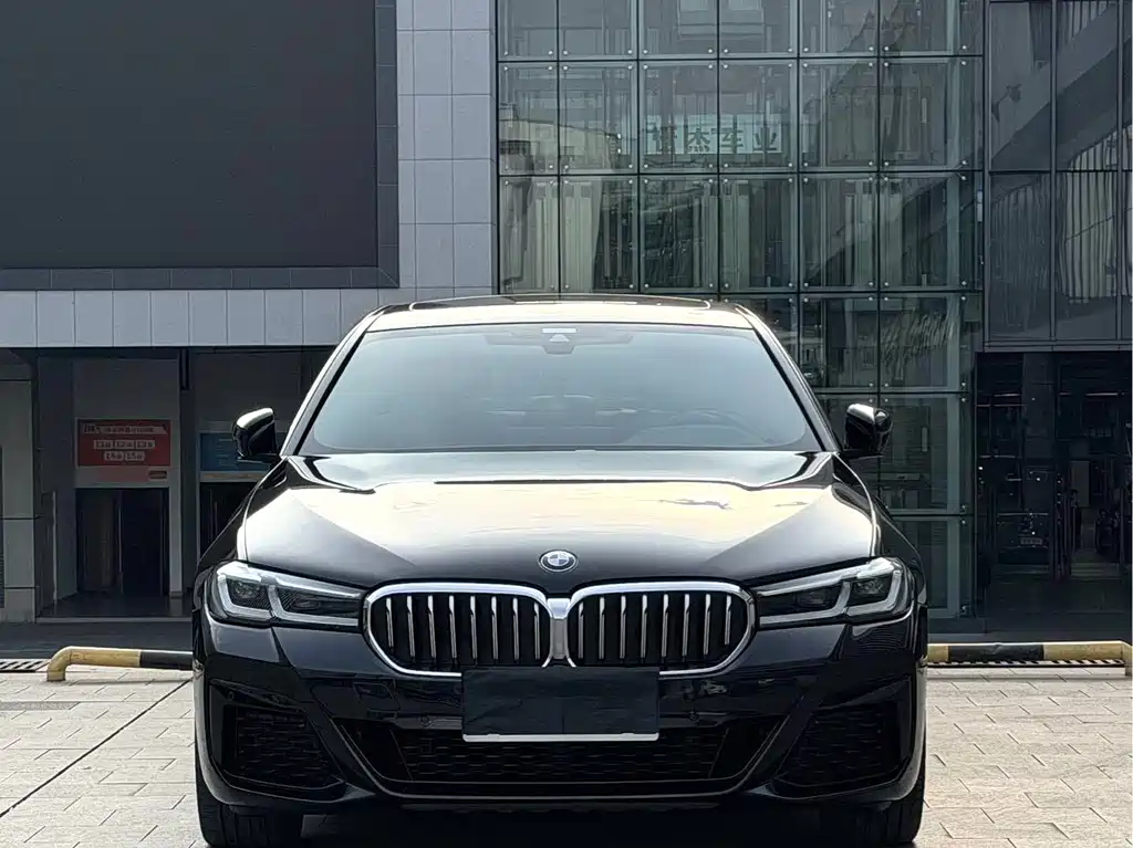 BMW 5 Series 2022 530Li Leading M Sports Package купить на сайте DeffCars