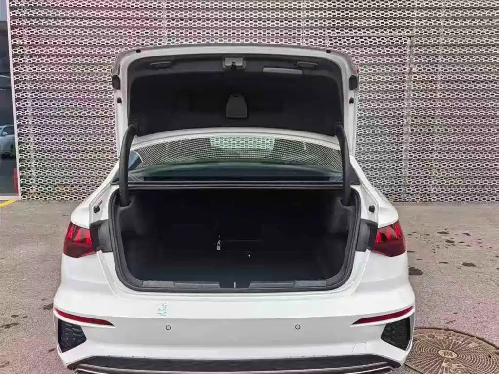 Audi A3 2024 A3L Limousine 35 TFSI Fashionable and Sporty купить на сайте DeffCars