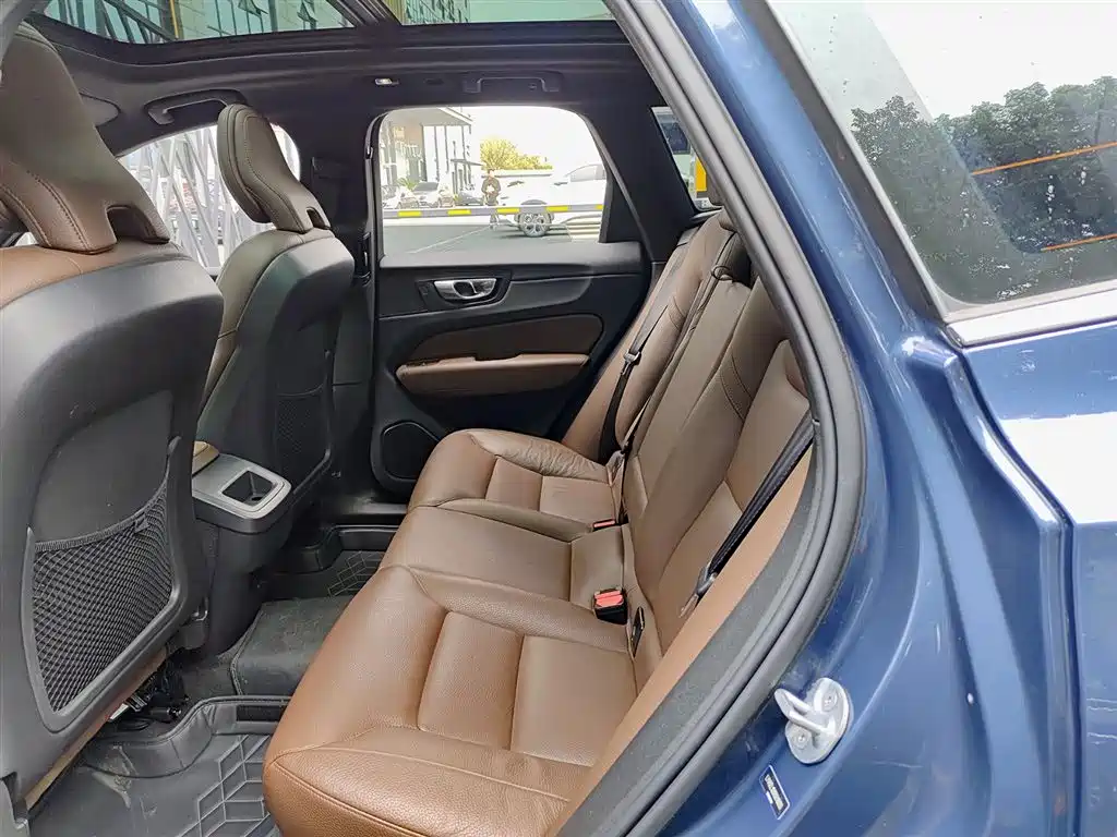 Volvo XC60 2024 B5 four-wheel drive Zhiyi Luxury Edition купить на сайте DeffCars