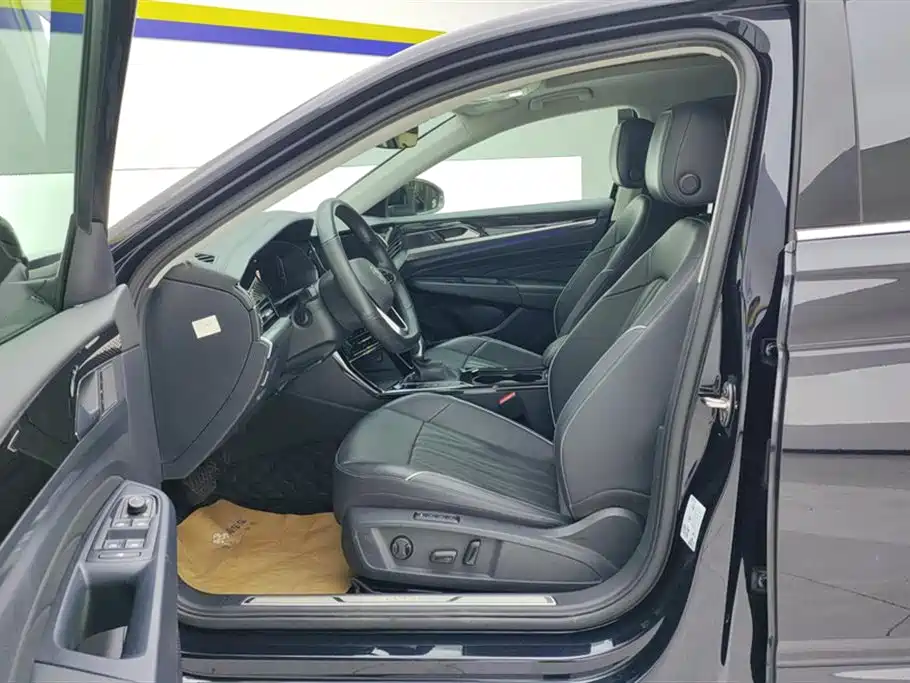 Passat 2023 facelift 330TSI luxury version купить на сайте DeffCars