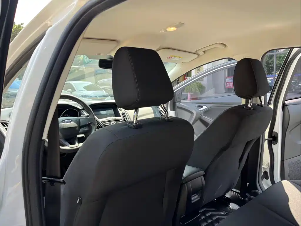 Focus 2018 hatchback classic 1.6L automatic comfort smart mobility version купить на сайте DeffCars
