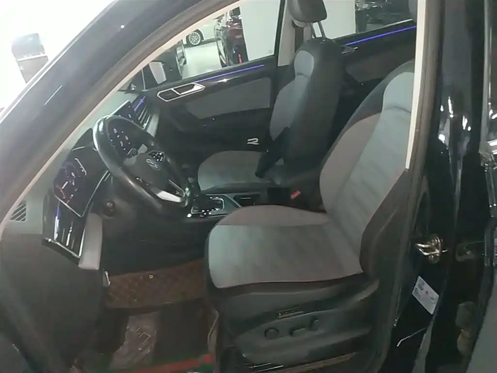 Tiguan L 2023 330TSI automatic two-wheel drive R-Line flagship version купить на сайте DeffCars