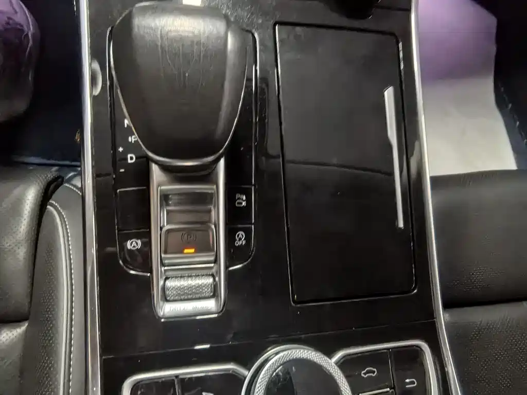 Hongqi H9 2020 2.0T Zhilian Flagship Edition купить на сайте DeffCars