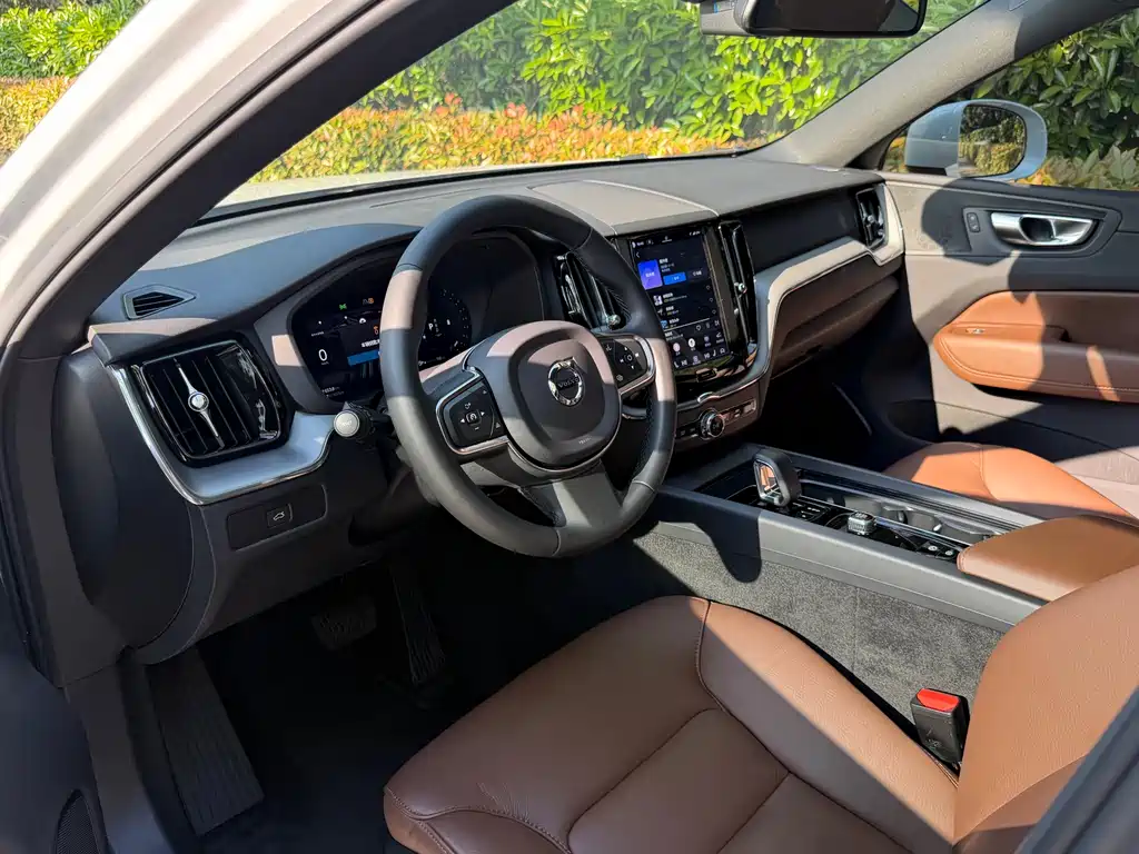 Volvo XC60 2023 B5 four-wheel drive Zhiyi Luxury Edition купить на сайте DeffCars