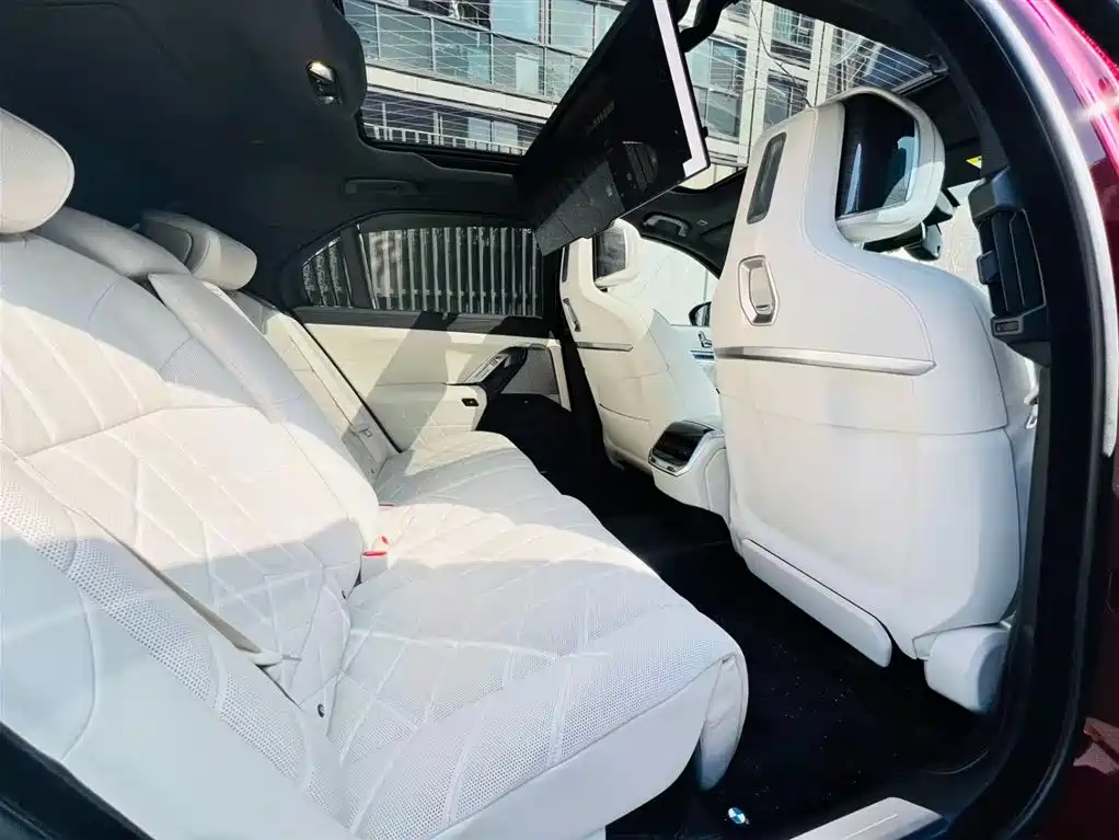 BMW 7 Series 2023 Facelift 740Li Exclusive Luxury Package купить на сайте DeffCars