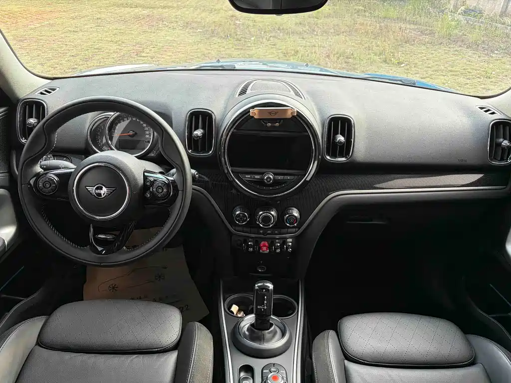 MINI COUNTRYMAN 2019 1.5T COOPER ALL4 Artist Weekend Travel Edition купить на сайте DeffCars