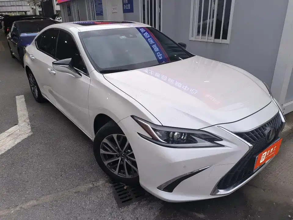 Lexus ES 2023 200 Superior Edition купить на сайте DeffCars