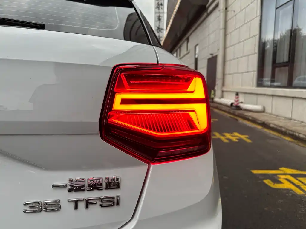 Audi Q2L 2022 35 TFSI Enterprising and Elegant Model купить на сайте DeffCars