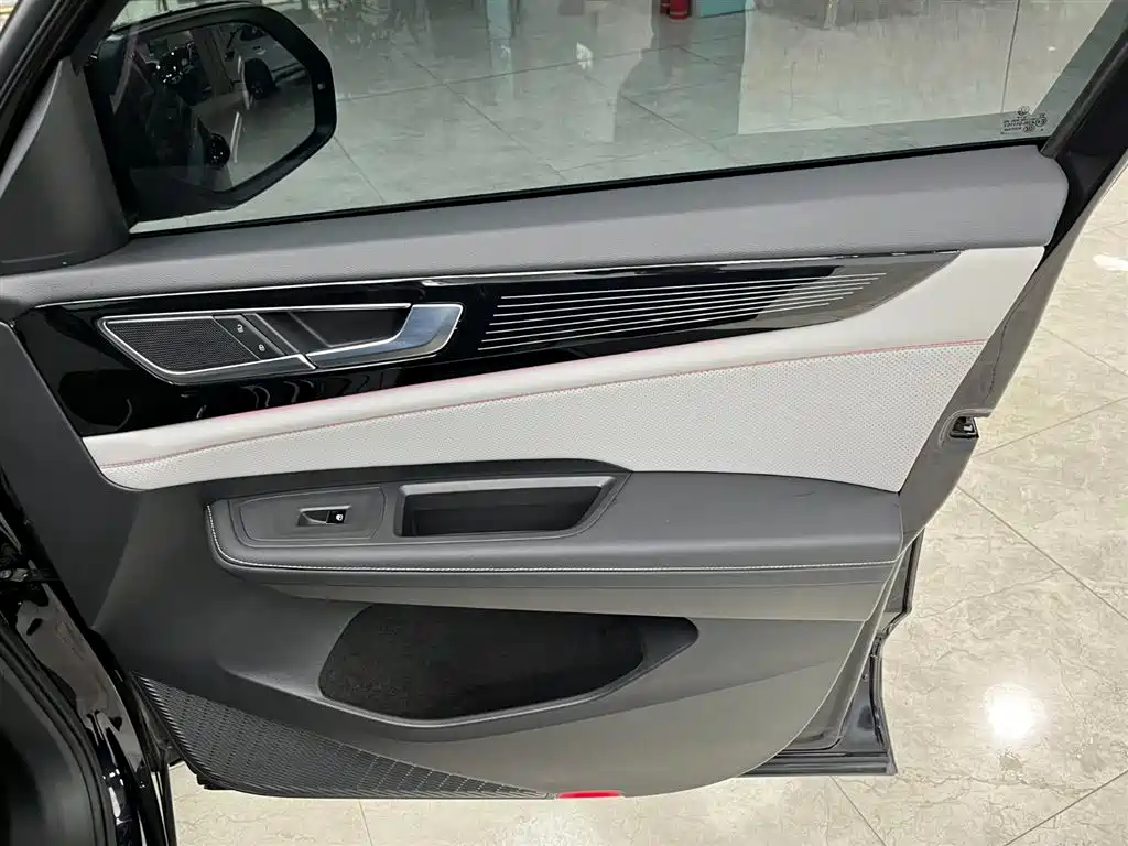 Touron 2023 Touron X facelift 380TSI four-wheel drive luxury version купить на сайте DeffCars
