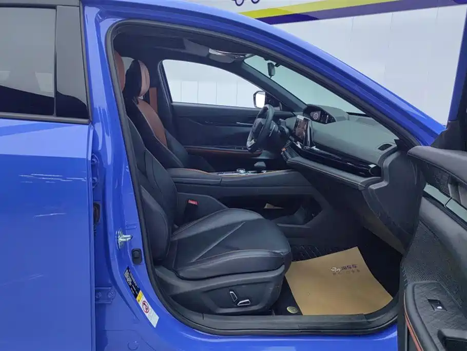 Changan UNI-V 2022 1.5T premium model купить на сайте DeffCars