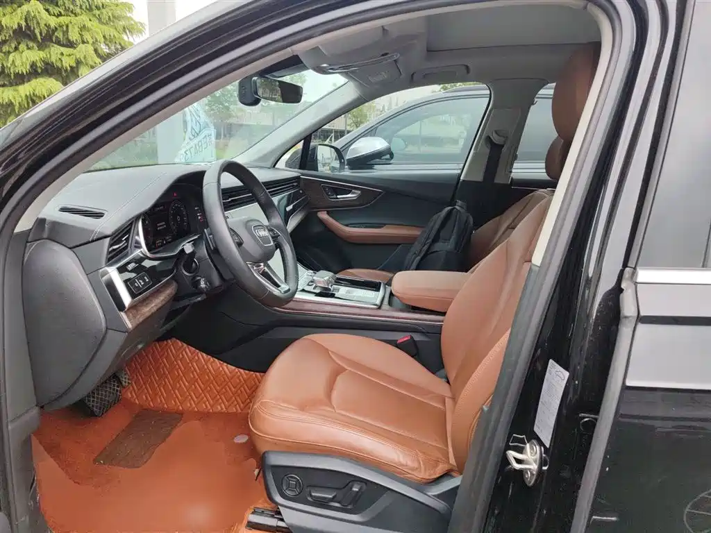 Audi Q7 2023 55 TFSI quattro S line sports version купить на сайте DeffCars