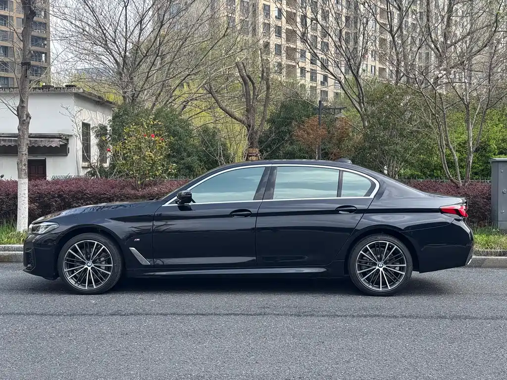 BMW 5 Series 2022 530Li Leading M Sports Package купить на сайте DeffCars