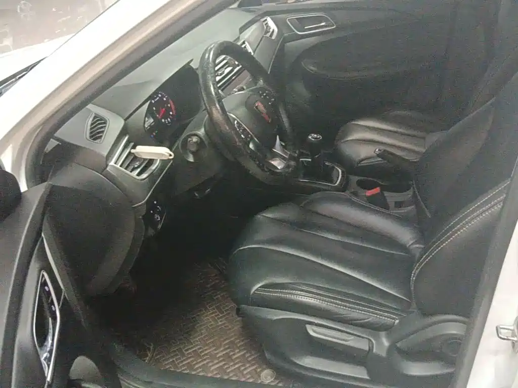 ROEWE i5 2020 1.5L Manual 4G Internet Leading Edition купить на сайте DeffCars