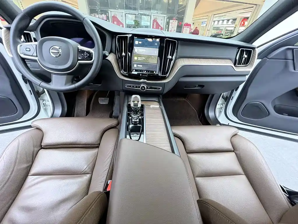 Volvo XC60 2023 B5 four-wheel drive Zhiyuan Deluxe Edition купить на сайте DeffCars