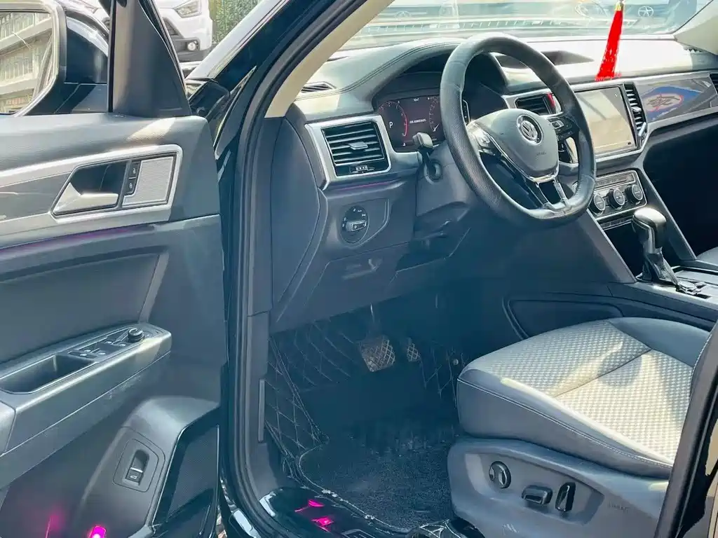 Touron 2020 facelift 330TSI two-wheel drive comfort version купить на сайте DeffCars