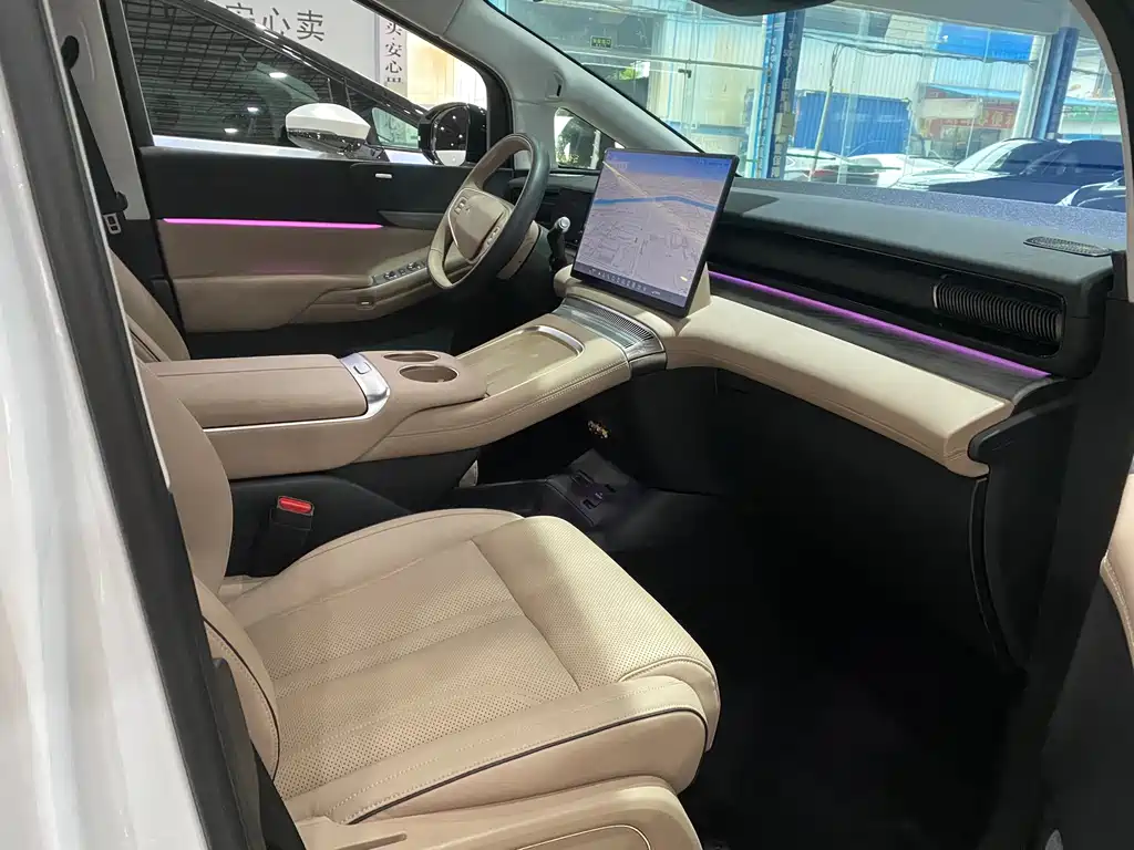 Xpeng X9 2024 model 702 super long battery life Max купить на сайте DeffCars