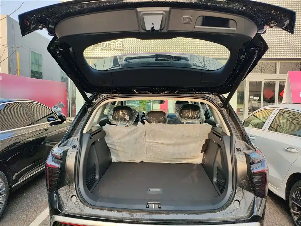 Hongqi HS3 PHEV 2025 model 125km Jinwei PLUS 2 million commemorative edition купить на сайте DeffCars