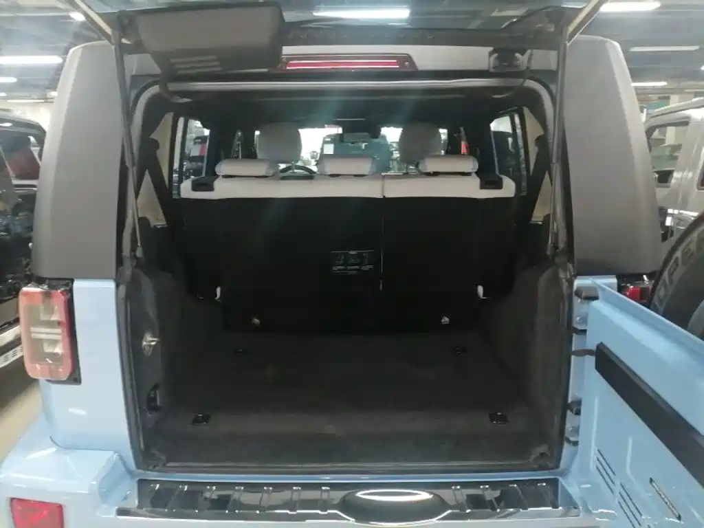 Beijing BJ40 2023 2.0T Automatic 4WD City Hunter Edition купить на сайте DeffCars