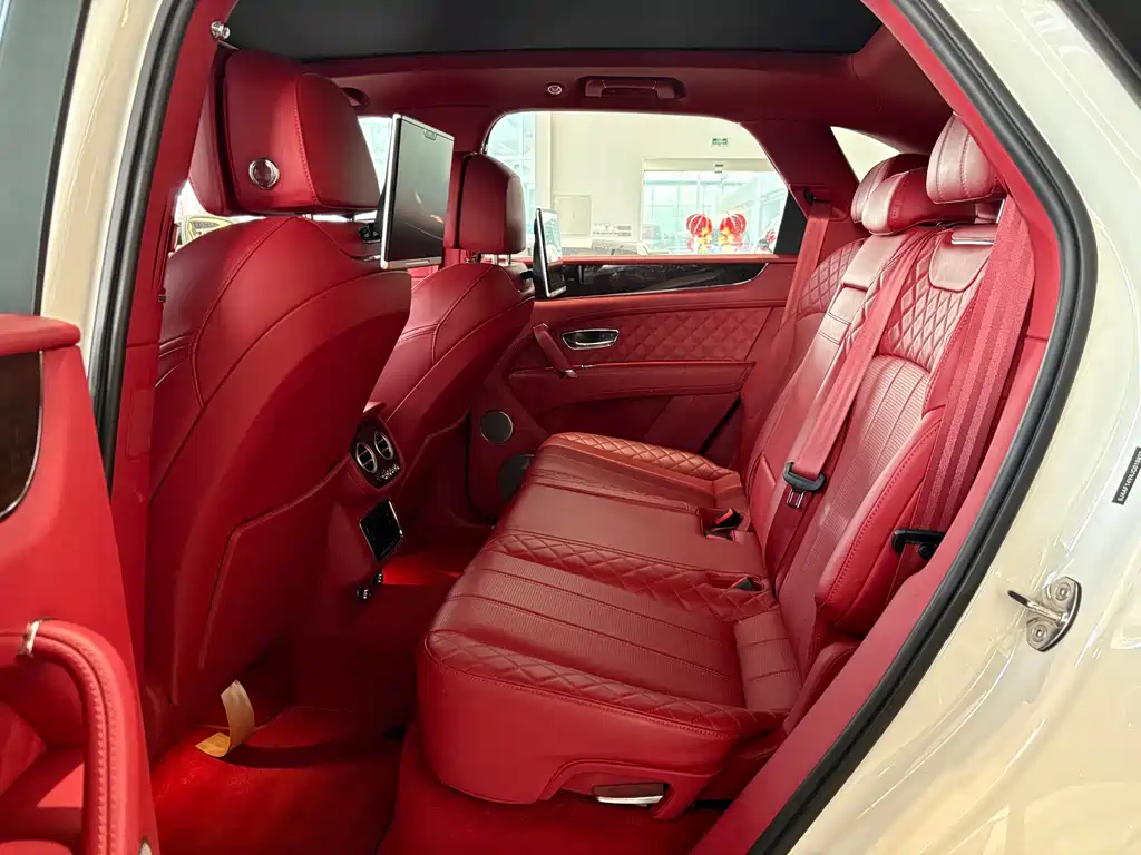 Bentayga 2017 6.0T Standard Edition купить на сайте DeffCars