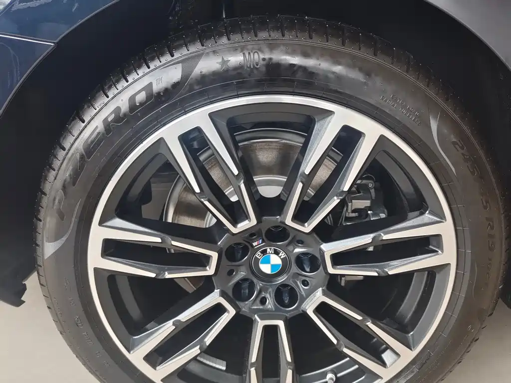 BMW 5 Series 2026 525Li M Sports Package купить на сайте DeffCars