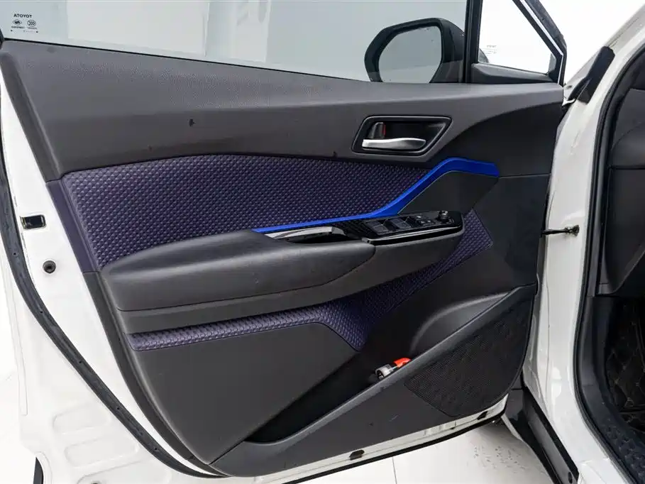 Toyota C-HR 2020 2.0L Leading Edition купить на сайте DeffCars
