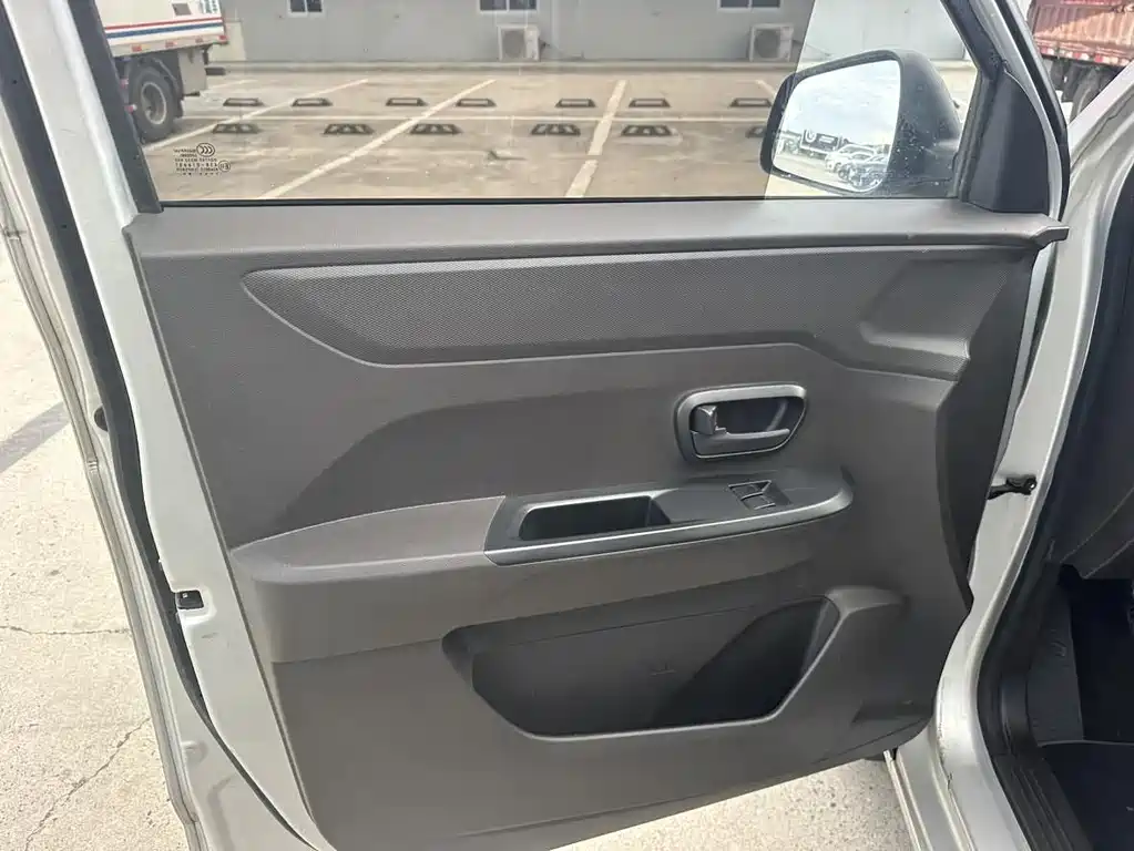Wuling Hongguang V 2021 1.5L facelift version LAR купить на сайте DeffCars