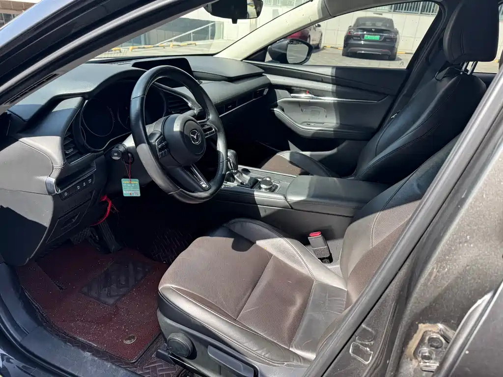 Mazda3 Angkesela 2023 2.0L Automatic Premium Edition купить на сайте DeffCars
