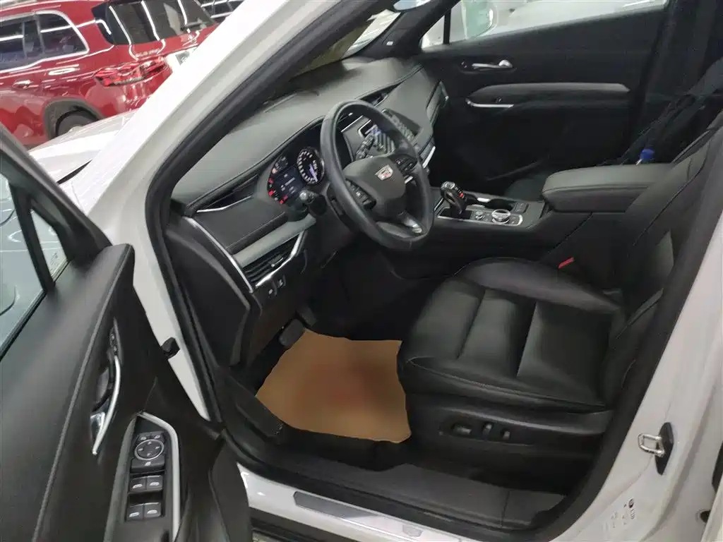 Cadillac XT4 2018 28T two-wheel drive leading model купить на сайте DeffCars