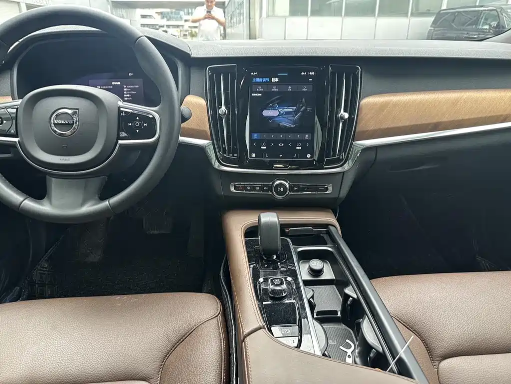 Volvo S90 2024 B5 Zhiyi Luxury Edition купить на сайте DeffCars