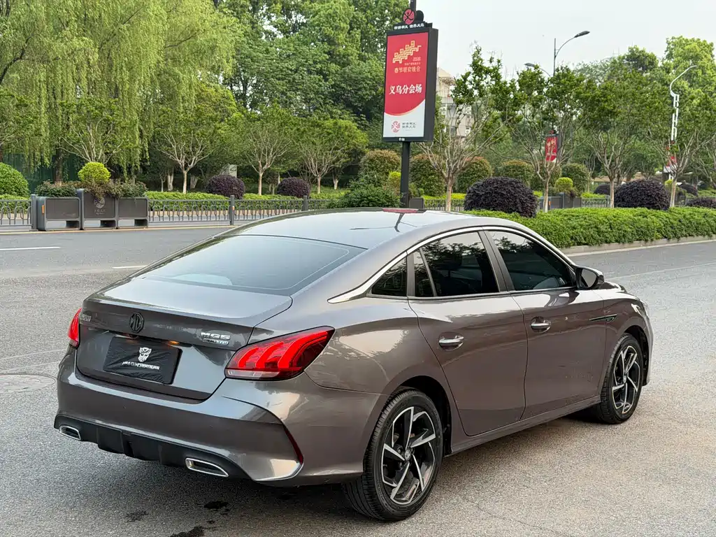 MG5 2021 facelift 300TGI DCT Green Luxury Edition купить на сайте DeffCars