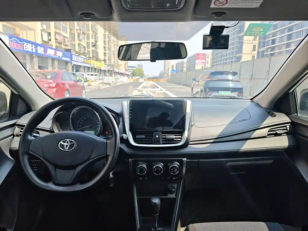 YARiS L 2017 1.5E CVT Charming Edition купить на сайте DeffCars