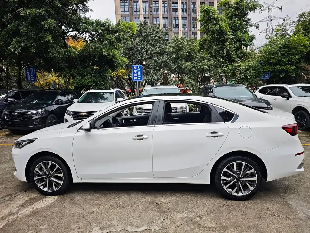 Kia K3 2021 facelift 1.5L CVT fashion version купить на сайте DeffCars