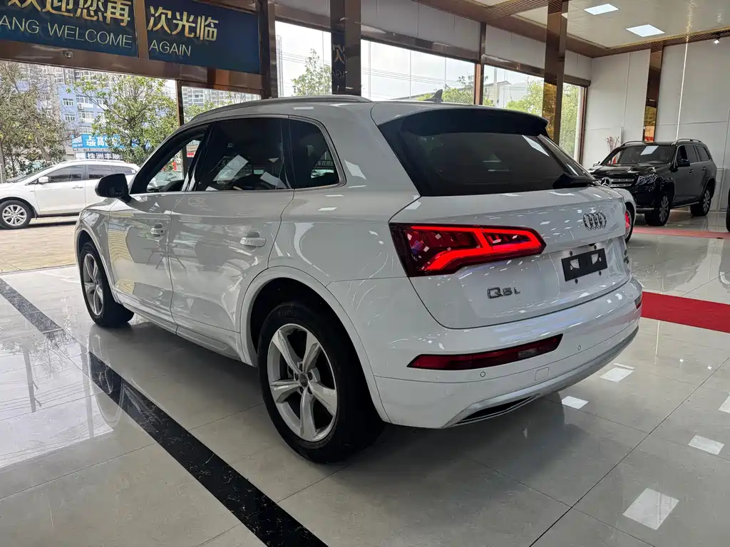Audi Q5L 2020 40 TFSI enjoys fashionable style купить на сайте DeffCars