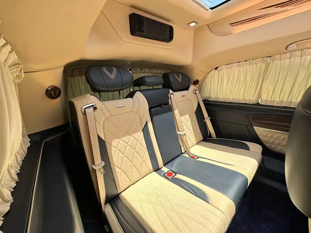 Mercedes-Benz V-Class 2021 V 260 L Long Wheelbase Premium Edition купить на сайте DeffCars