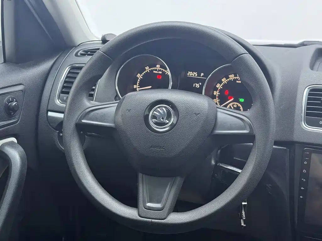 Yeti 2017 TSI280 DSG forward version купить на сайте DeffCars