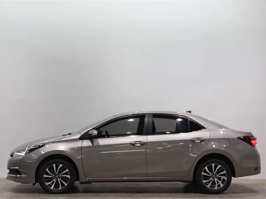 Corolla 2017 facelift dual engine 1.8L E-CVT leading version купить на сайте DeffCars