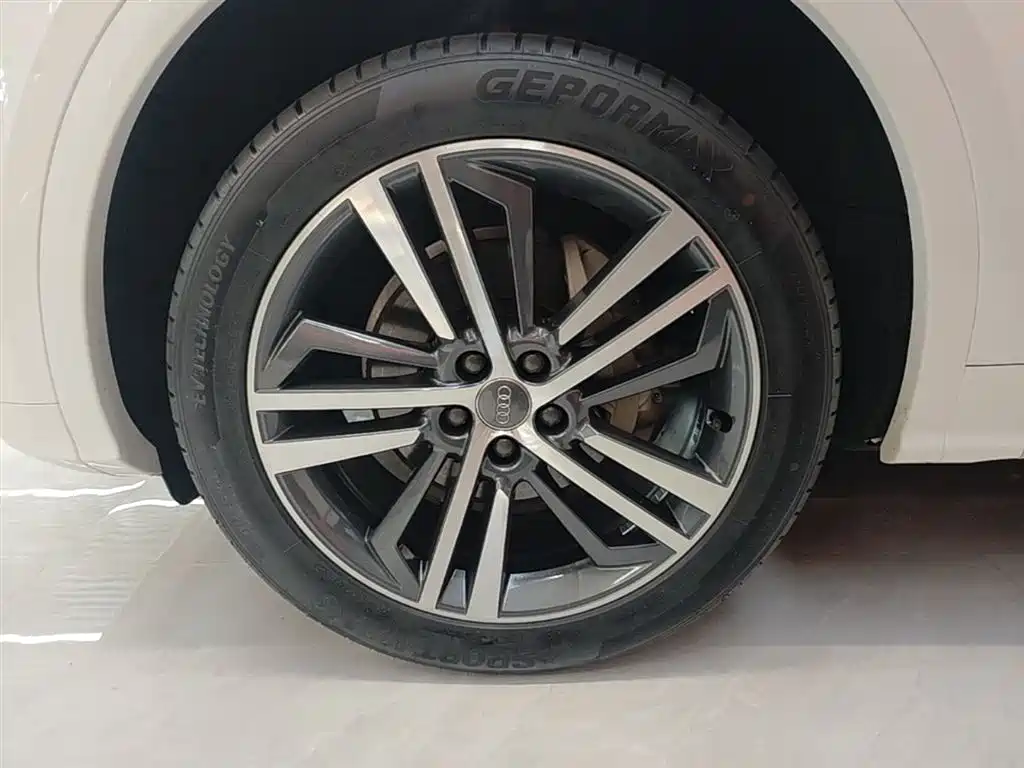 Audi Q5L 2020 facelift 40 TFSI enjoys fashionable style купить на сайте DeffCars