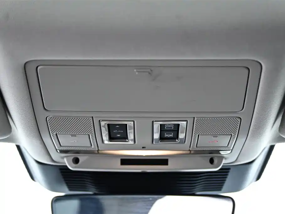 Jaguar XFL 2023 XFL 2.0T P200 2WD Elite Deluxe Edition купить на сайте DeffCars