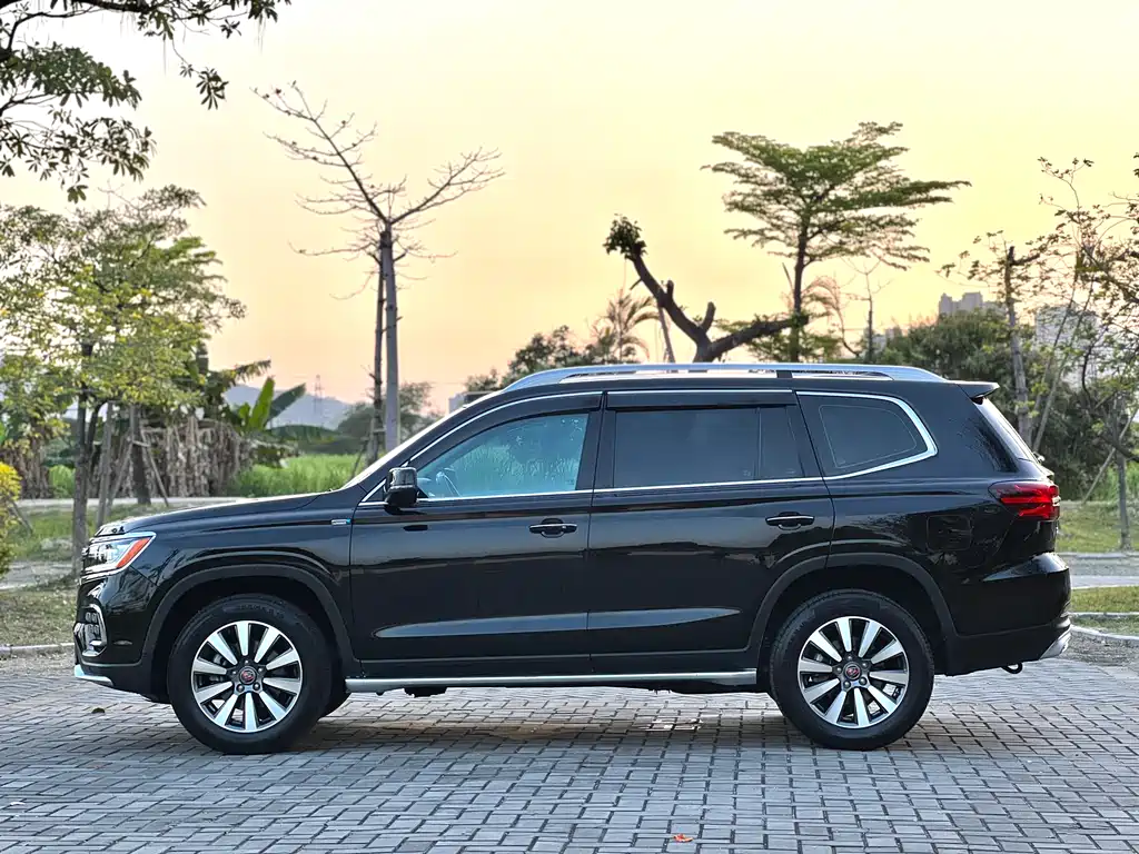 Roewe RX8 2018 30T Intelligent Network 2WD Extreme Edition купить на сайте DeffCars