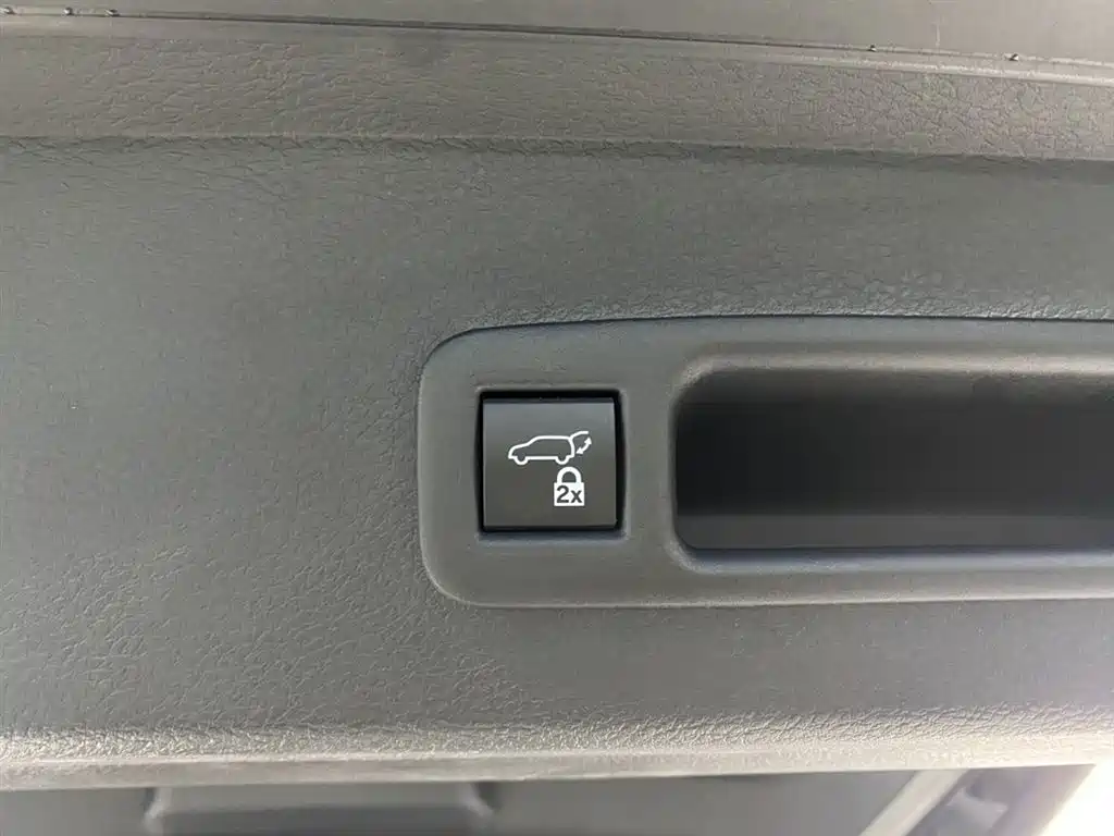 SIENNA 2023 2.5L Hybrid Premium Edition купить на сайте DeffCars