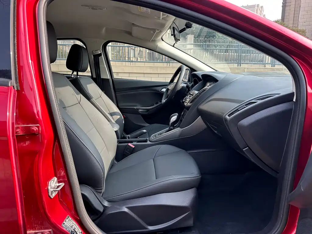 Focus 2018 hatchback classic 1.6L automatic comfort smart mobility version купить на сайте DeffCars