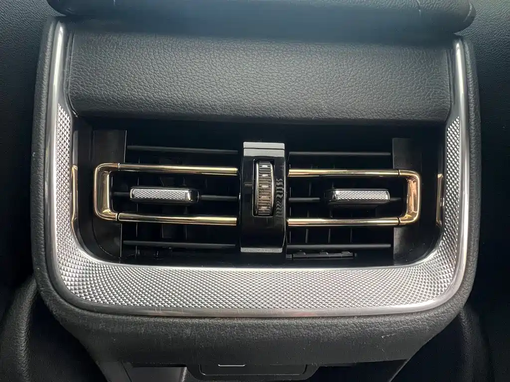 Hongqi H5 2023 2.0T Automatic Zhilianqichang Edition купить на сайте DeffCars
