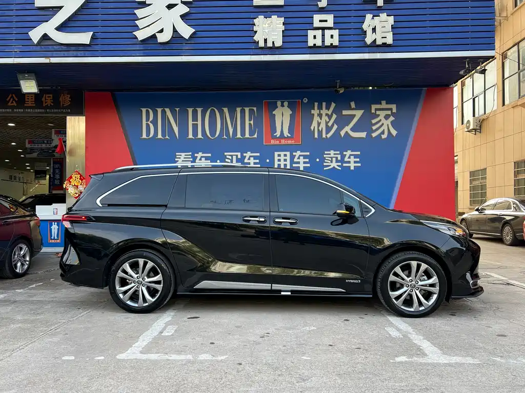 SIENNA 2023 2.5L Hybrid Platinum Edition купить на сайте DeffCars