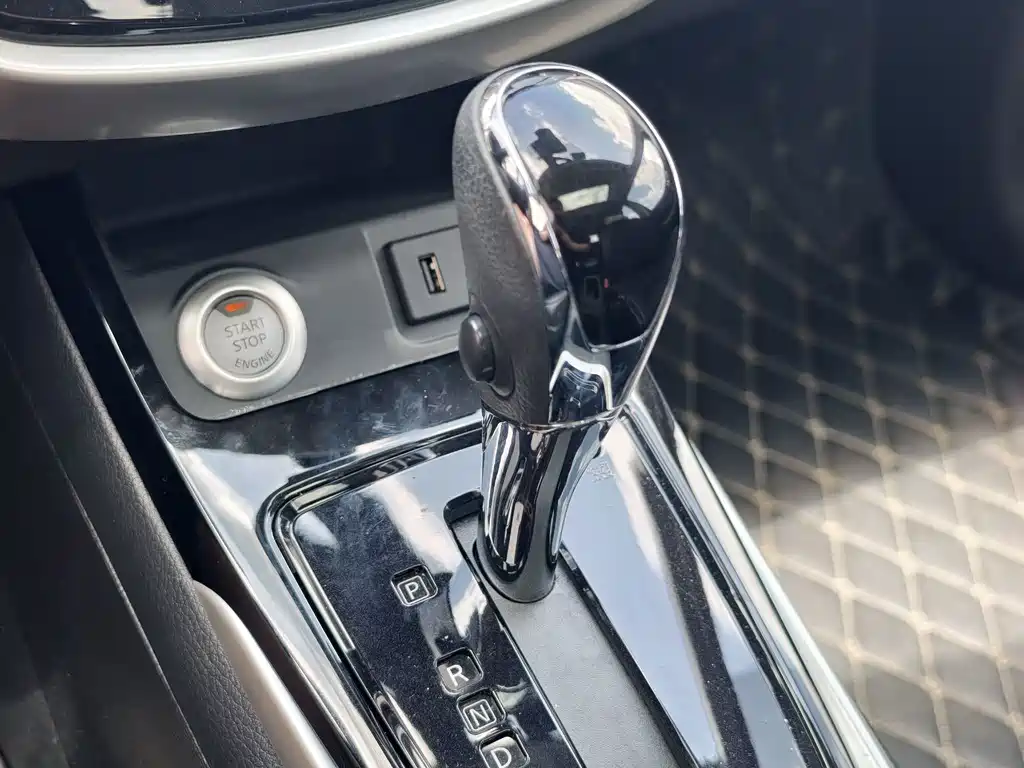 Tiida 2020 1.6L CVT Smart Travel Edition купить на сайте DeffCars