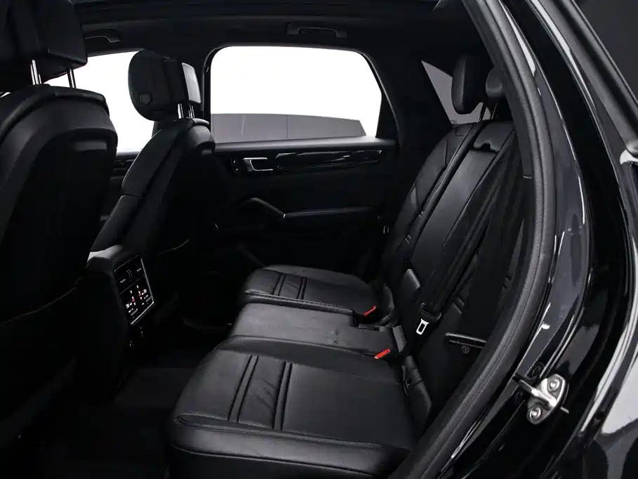 Cayenne New Energy 2023 Cayenne E-Hybrid 2.0T купить на сайте DeffCars