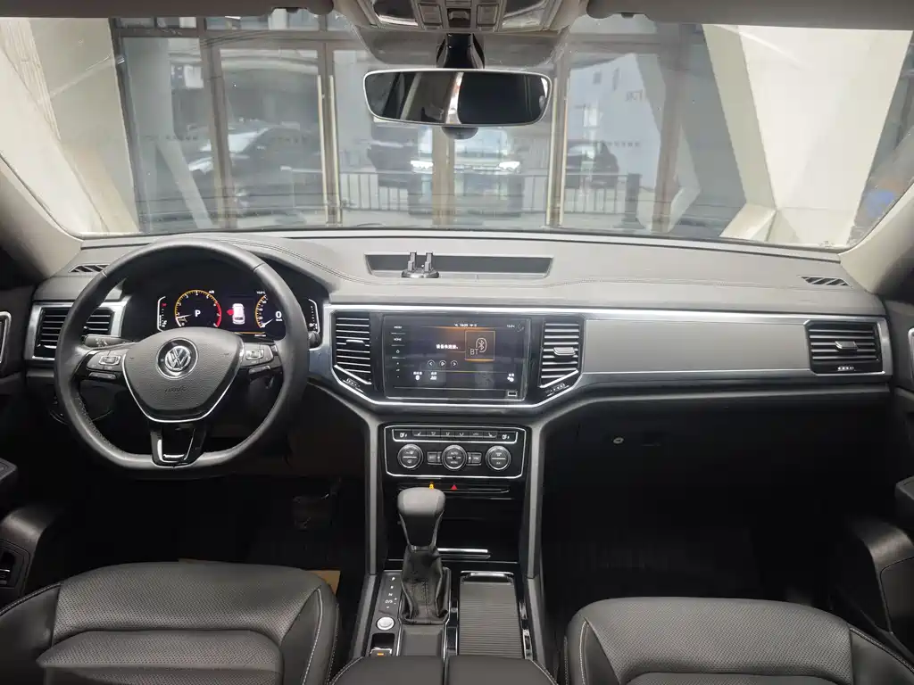 Touron 2020 330TSI 2WD Deluxe Edition National VI купить на сайте DeffCars
