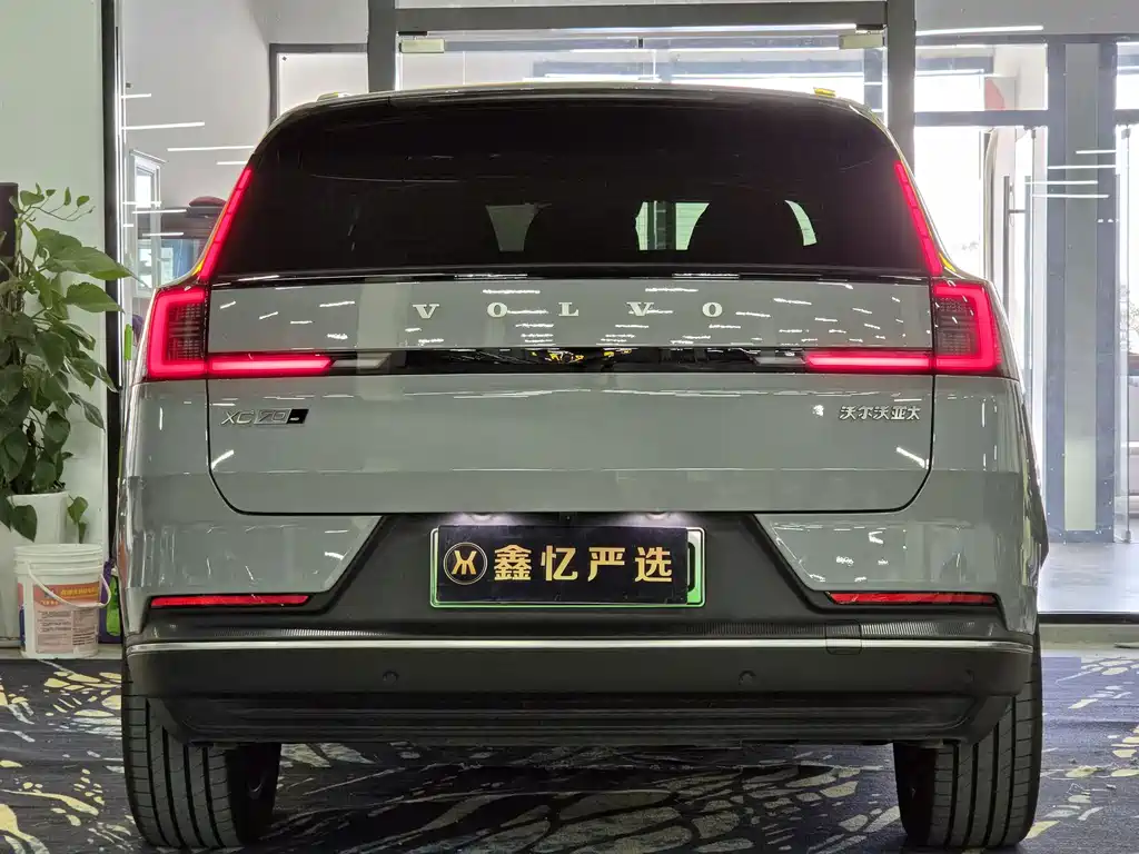 Volvo XC70 plug-in hybrid 2026 model four-wheel drive super long range Core купить на сайте DeffCars