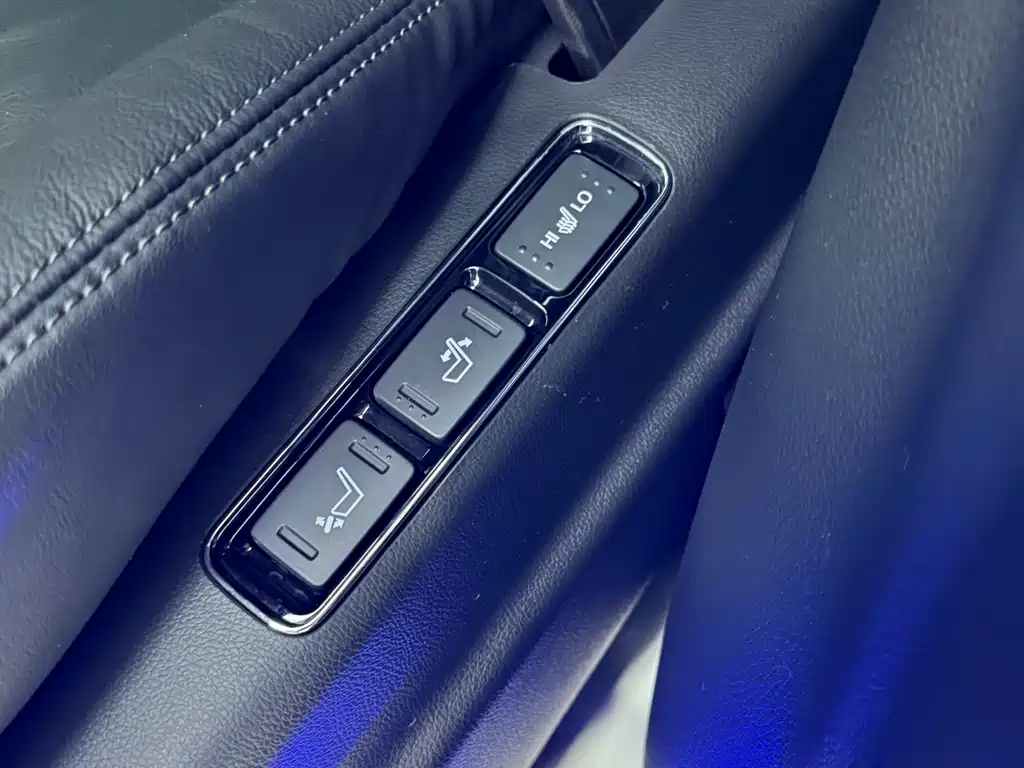Alison 2022 2.0L e:HEV Deluxe Edition купить на сайте DeffCars