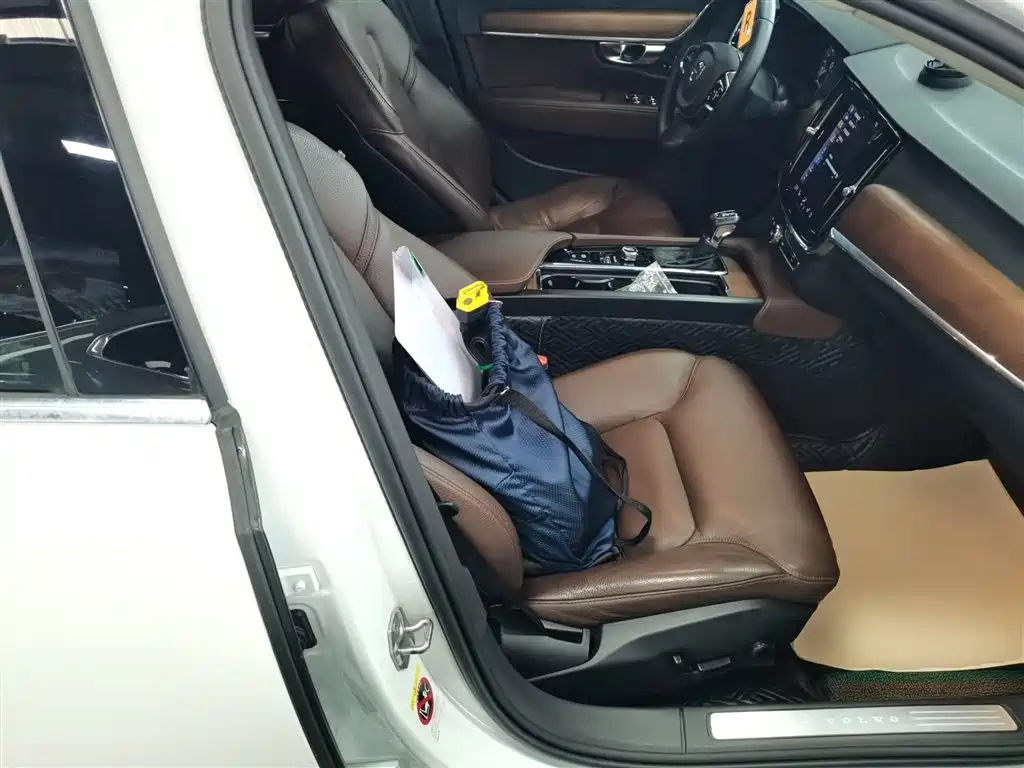 Volvo S90 2020 T5 Zhiyi Luxury Edition купить на сайте DeffCars